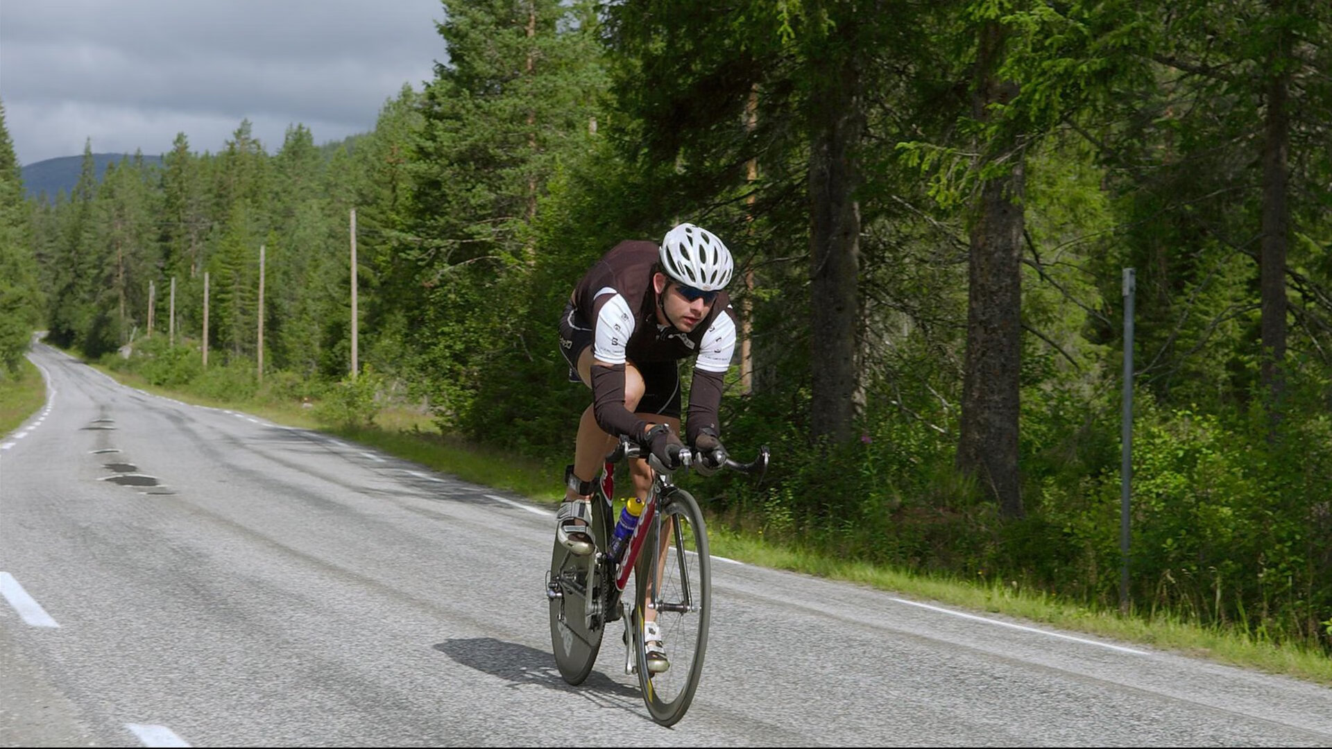 拉文末节狂飙定乾坤，活塞硬仗力克北京队