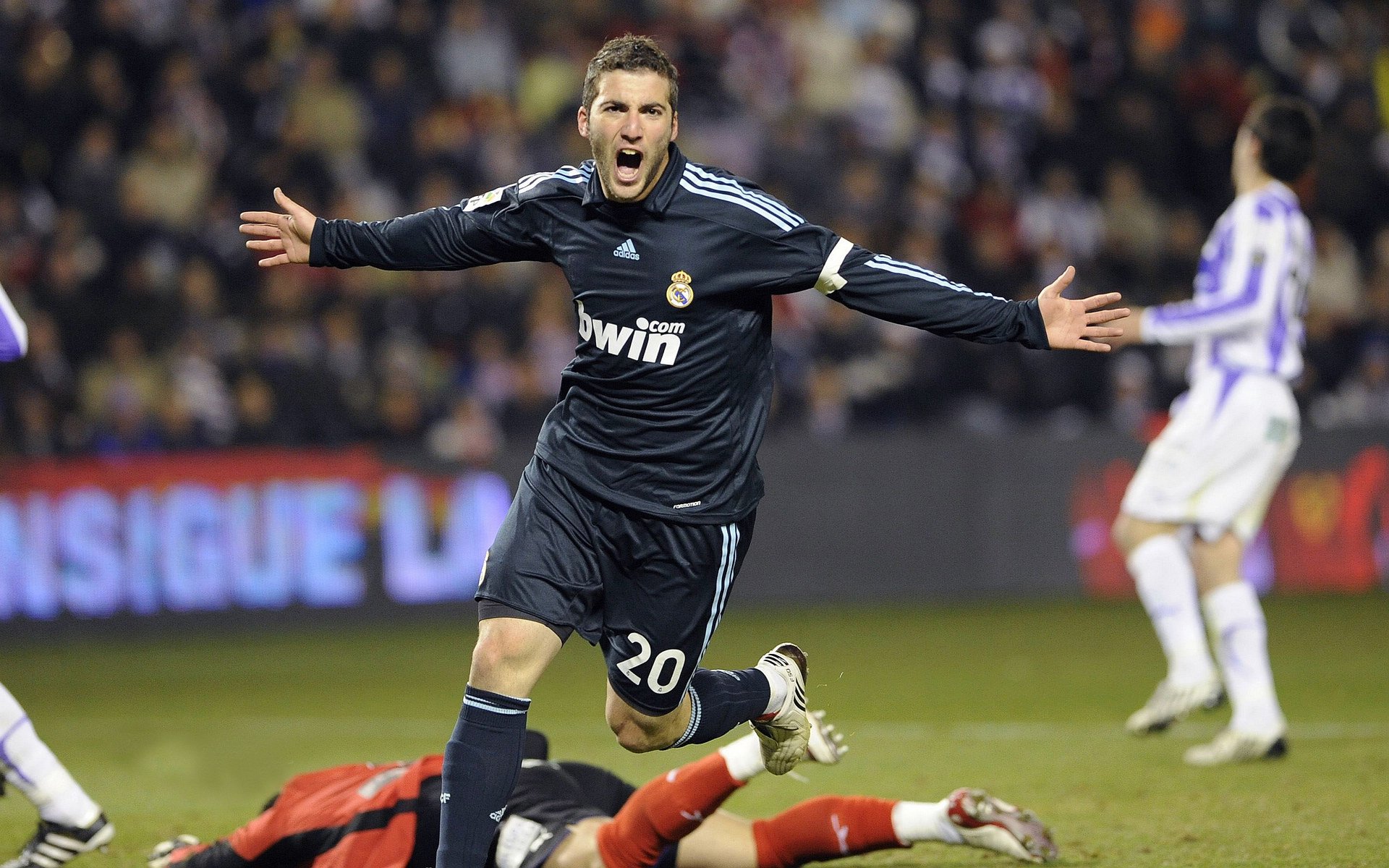 凯塞多爆发，墨西哥强势晋级，佛罗伦萨见证美洲足球新格局