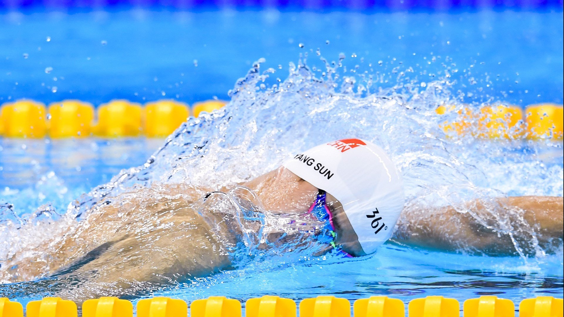 贝恩生涯之夜燃爆迈阿密，热火团队篮球完胜独行侠