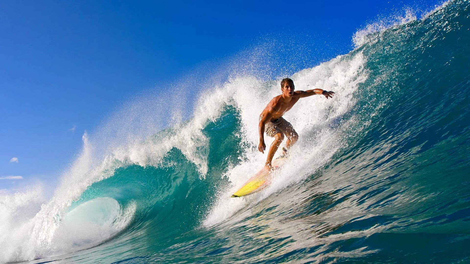 赛道上的心跳，红牛二队险胜雷诺，勒克莱尔刷新单圈纪录